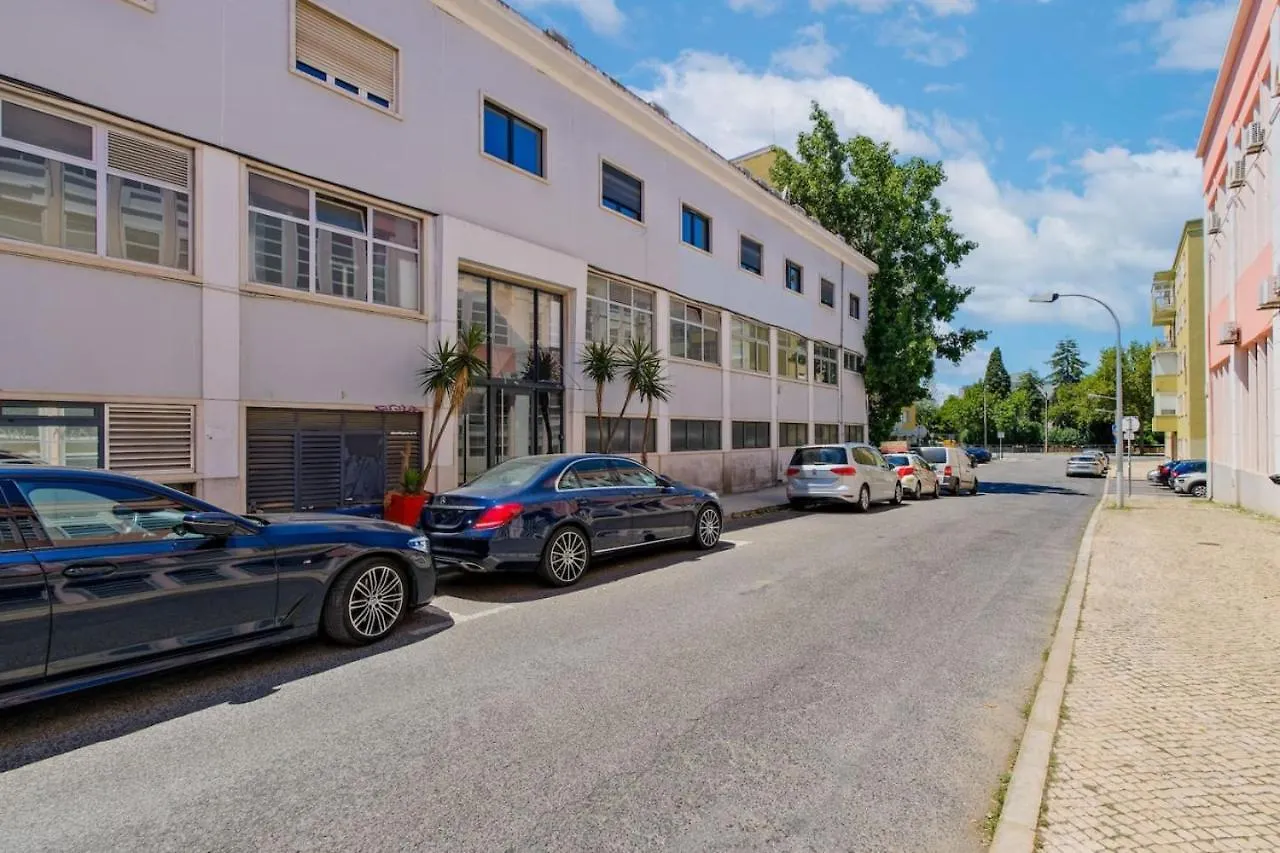 Lovely Studio Fully Equipped Near Subway N3 Lisbon Apartment
