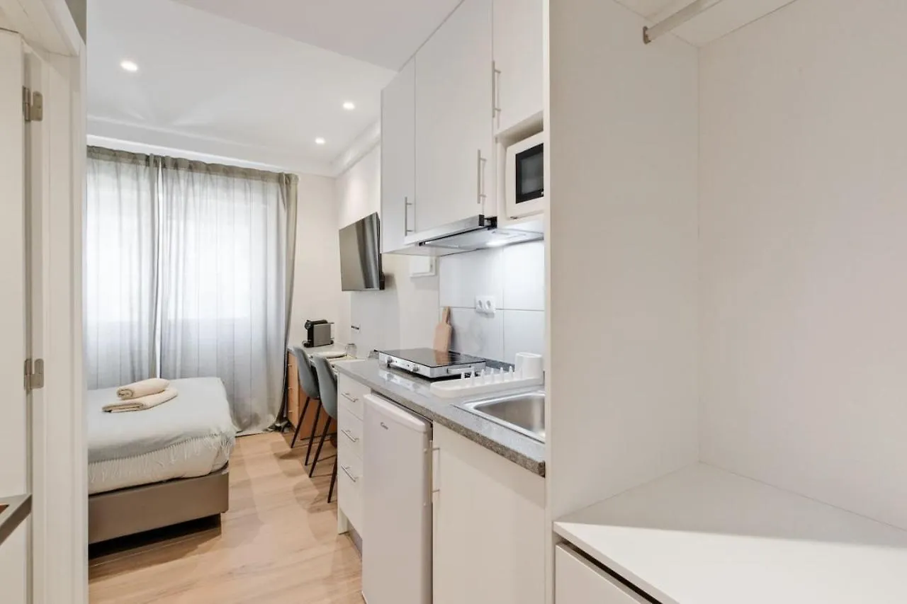 Lovely Studio Fully Equipped Near Subway N3 Lisbona 0*,  Portogallo