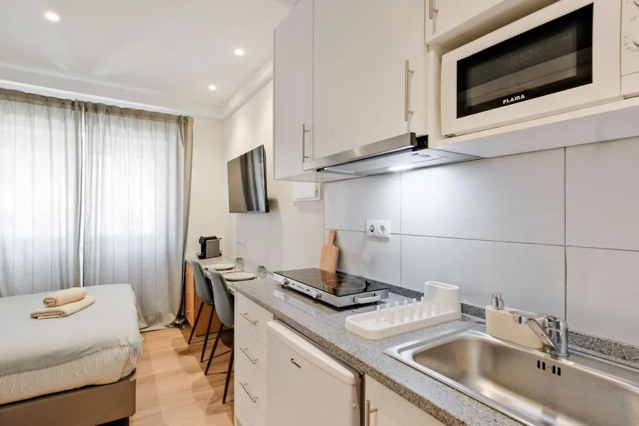 Lovely Studio Fully Equipped Near Subway N3 Lisbona Portogallo