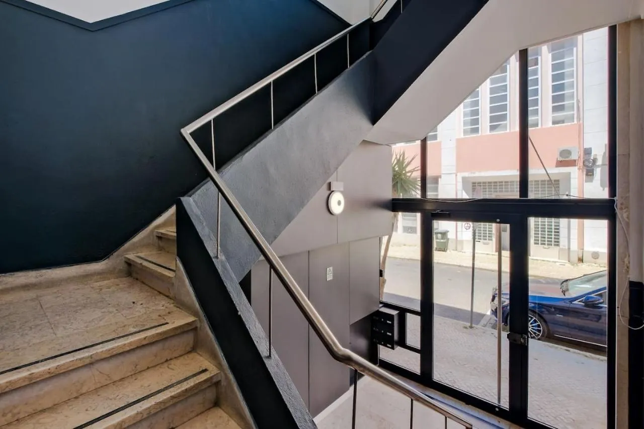 아파트 Lovely Studio Fully Equipped Near Subway N3 리스본